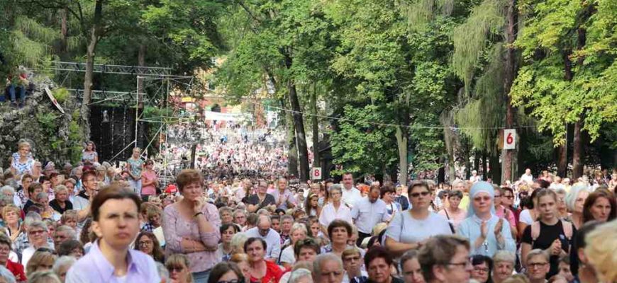 Pielgrzymka Kobiet I Dziewcz T Do Piekar L Skich Ju W Najbli Sz