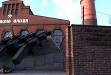 Obchody 36. rocznicy pacyfikacji kopalni „Wujek” odbędą się w sobotę, 16 grudnia. Apel poległych i uroczystości pod krzyżem przy kopalni rozpoczną się o godzinie 15:45