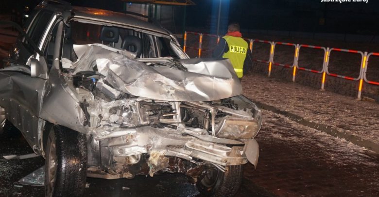 Groźny wypadek w Jastrzębiu! [ZDJĘCIA] Zderzenie autobusu z dwoma "osobówkami". Aż 6 rannych!