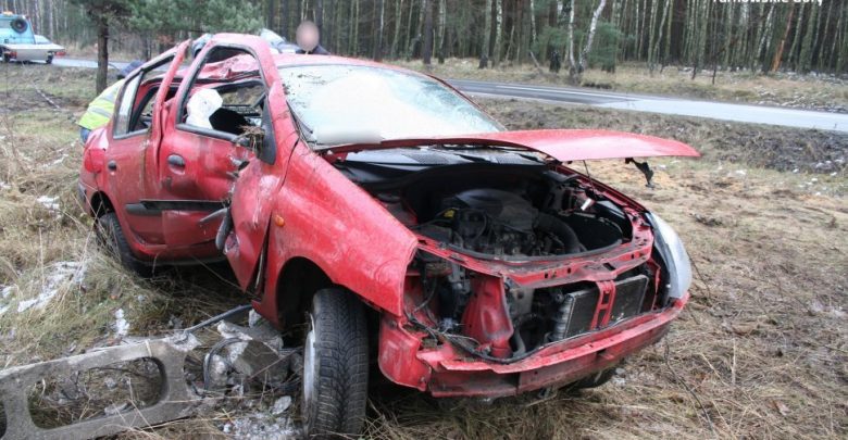 Tarnowskie Góry: Groźny wypadek na obwodnicy! Z samochodu została miazga [ZDJĘCIA]