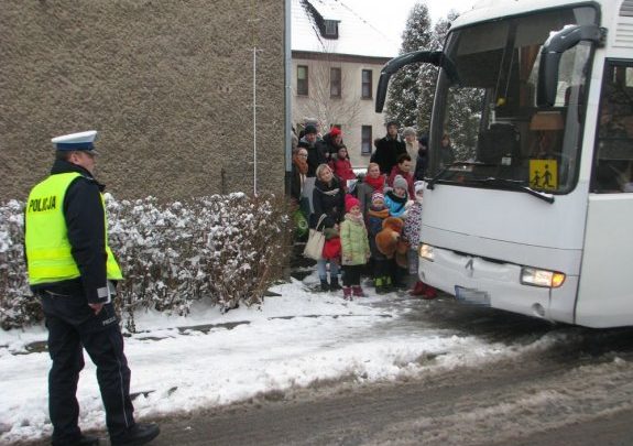 "Bezpieczne ferie 2020". Policja sprawdza autobusy i kierowców fot.Policja Opolska)