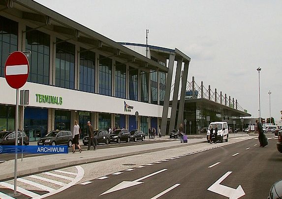 Katowice Airport: za parking zapłacisz tylko w automatach! [TARYFA,CENNIK]