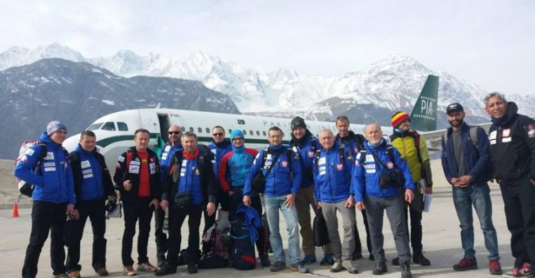 Himalaiści rozpoczęli zimową wyprawę na K2. Wśród nich Janusz Gołąb, himalaista z Gliwic