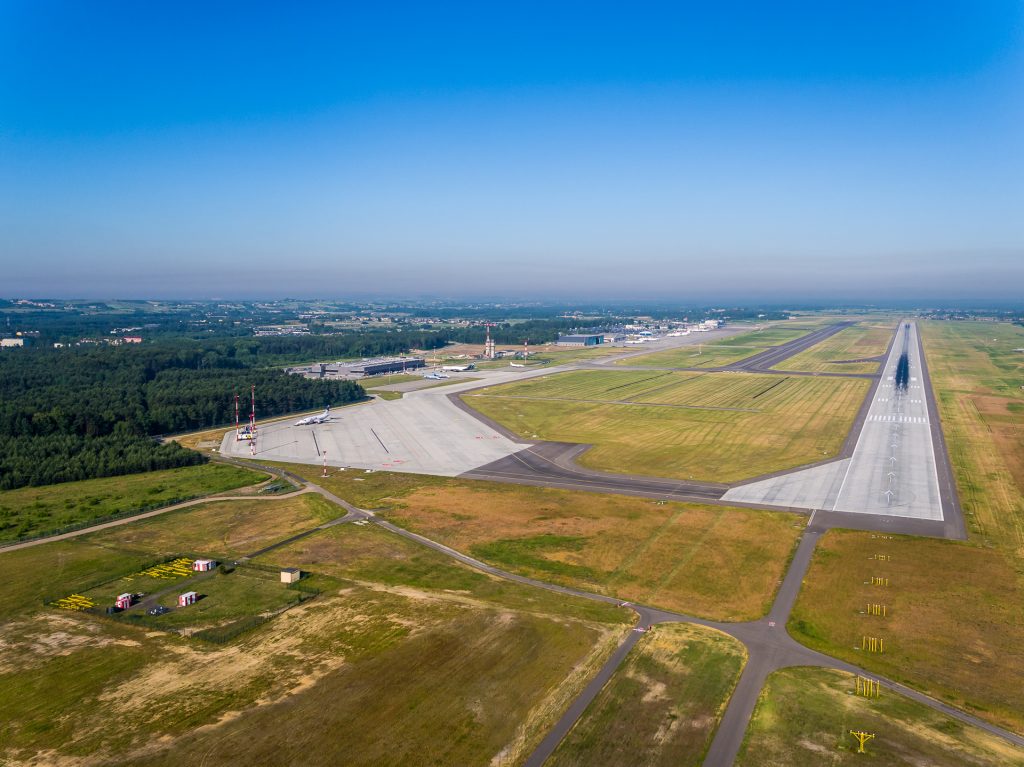 Nowa droga startowa w Pyrzowicach ma już 3 lata. To ona odmieniła Katowice Airport (fot.autor Marek Barciewicz)