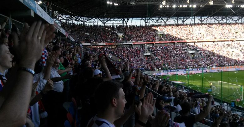 Górnik Zabrze - Wisław Kraków 1-0 do przerwy! Górnik walczy o puchary przy pełnych trybunach! (fot.Radosław Nosal)