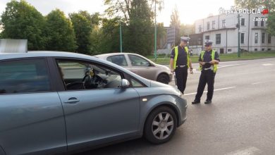 Groźny wypadek w Zabrzu. W centrum miasta 12-letni rowerzysta wjechał w samochód osobowy (fot.KMP Zabrze)