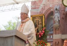 Homilię podczas stanowej pielgrzymki mężczyzn i młodzieńców do Piekar Śląskich wygłosił kard. Zenon Grocholewski (fot.Archidiecezja Katowicka)