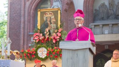 Abp Wiktor Skworc na Pielgrzymce do Piekar Śląskich: Naszym darem na nowe stulecie niepodległości powinna być odpowiedzialność (fot.Archidiecezja Katowicka/ks.S.Kręczmański)