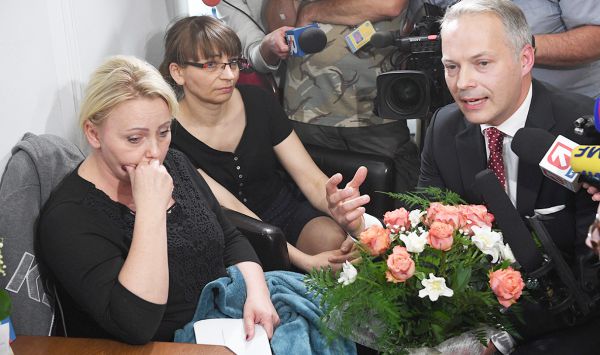 Protest rodziców osób niepełnosprawnych w Sejmie. Poseł Żalek przyszedł z przeprosinami (fot.TVP Info)