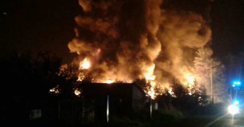 Wciąż trwa dogaszanie pożaru składowiska w Trzebini. Ogień gasi 250 strażaków. (źr:TVP Info)