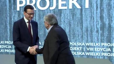 Premier Mateusz Morawiecki wręczył nagrodę im. Prezydenta Lecha Kaczyńskiego (fot.TVP Info)