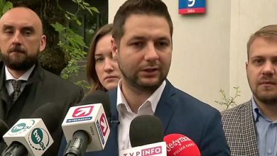 Polityk politykowi stawia ultimatum? Patryk Jaki vs Rafał Trzaskowski(fot.TVP Info)