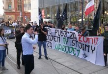 Na Rynku w Katowicach w niedzielę 20.05 rozpoczęła się manifestacja Młodzieży Wszechpolskiej