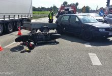 Wypadek motocyklisty na DK 81 w Orzeszu. Rannego z Wiślanki zabrał helikopter (fot.www.112tychy.pl)