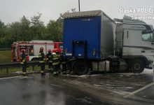 Świętochłowice: Ciężarówka wbiła się w bariery! Groźny wypadek 18 maja na DTŚ (fot.KMP Świętochłowice)