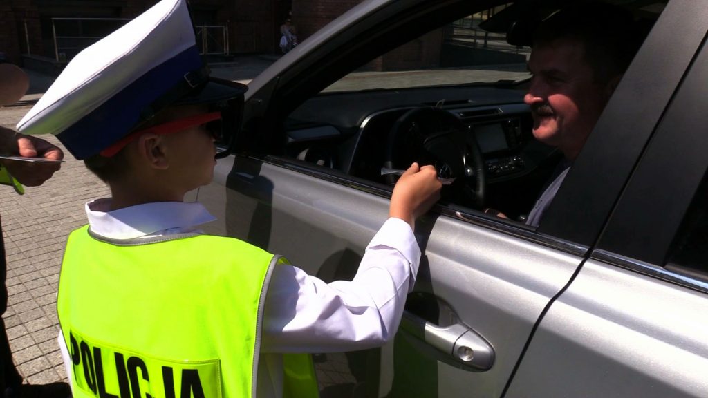 Mikołaj Dziedzic, Młodzieżowy Ślązak Roku razem z policją w Dzień Dziecka pouczał zbyt szybkich kierowców