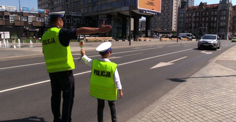 Mikołaj Dziedzic, Młodzieżowy Ślązak Roku razem z policją w Dzień Dziecka pouczał zbyt szybkich kierowców