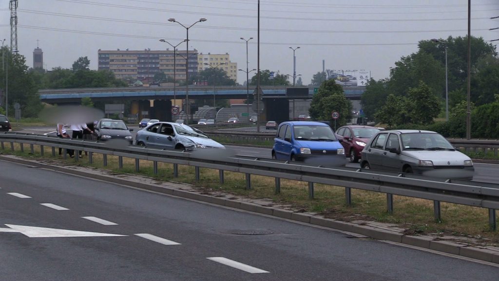Dachowanie, jakie miało miejsce we wtorek, 12 czerwca na DTŚ w Katowicach to tylko jeden z wielu wypadków drogowych, do jakich doszło na śląskich drogach