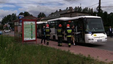 W piątek około godz 9:20 na na przystanku na ulicy Wolności w Będzinie zderzyły się 2 autobusy komunikacji miejskiej. Jeden wjechał w tył drugiego