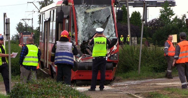 Czeladź: Ciężarówka zderzyła się z tramwajem [WIDEO] (fot.mat.TVS)