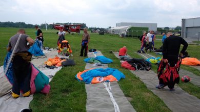 Gliwice: Ważne, by trafić "w punkt". Spadochronowe Mistrzostwa Śląska w celności lądowania [WIDEO] (fot.Paweł Jędrusik)