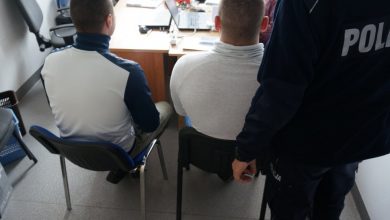 Dąbrowa Górnicza: Zaatakowali ochroniarza w strefie kibica. Grozi im nawet 5 lat więzienia (fot.Śląska Policja)