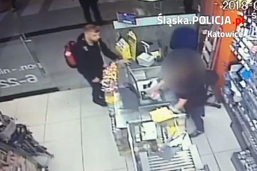 Katowice: Poznajecie go? [ZDJĘCIA] To on ukradł portfel ze sklepowej lady (fot.KMP Katowice)