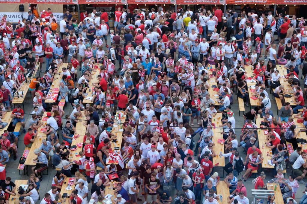 Ogromne tłumy w Katowicach! Pod Skarbkiem strefa kibica pęka w szwach! Zaczyna się transmisja z meczu Polska-Senegal (fot.Paweł Jędrusik)