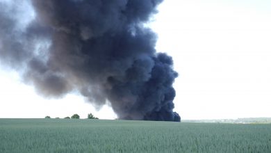 Piekary Śląskie: Płonie składowisko makulatury. Trwa akcja gaśnicza (fot.Łukasz Kądziołka)