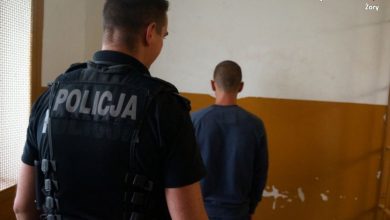 Podpalił mieszkanie sąsiada. Stał i przyglądał się, jak płonie jego dobytek. Tak "kazał mu Bóg" (fot.Śląska Policja)