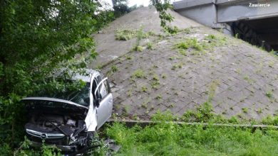 Śląskie: Wypadek na DK 78. Samochód osobowy spadł z wiaduktu (fot.policja)