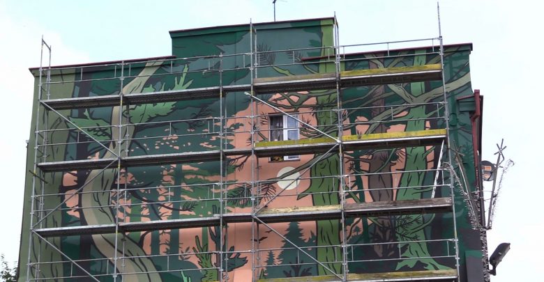 Sosnowiec: Kamienicę obrósł las! Niesamowity mural powstał przy ul.Kościelnej