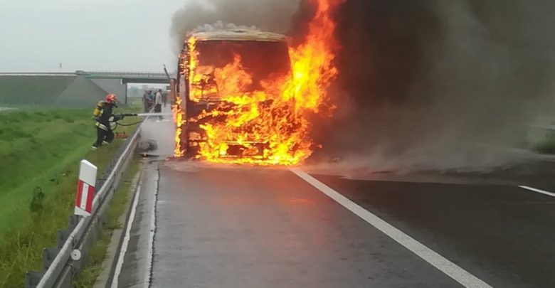 Pożar autokaru na A4 [ZDJĘCIA] (fot.Policja Podkarpacka)