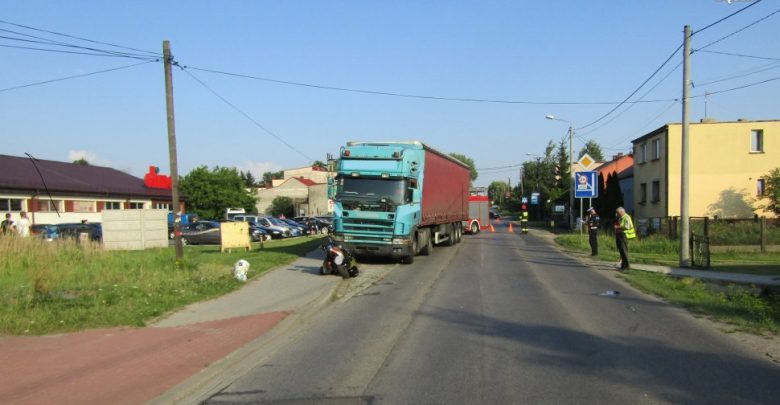 Śląskie: Nie żyje 43-letni motocyklista. Zderzył się z ciężarówką (fot.KPP Będzin)