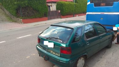 Śląskie: Wjechał w autobus. Kierowca citroena miał ponad 3 promile! (fot.KMP Bielsko-Biała)