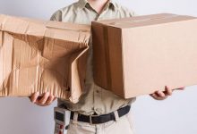 Pijanego kuriera zatrzymali świadkowie jego karkołomnej jazdy. Wezwani na miejsce policjanci ustalili, że ma prawie pięć promili alkoholu (fot.TVP Info)