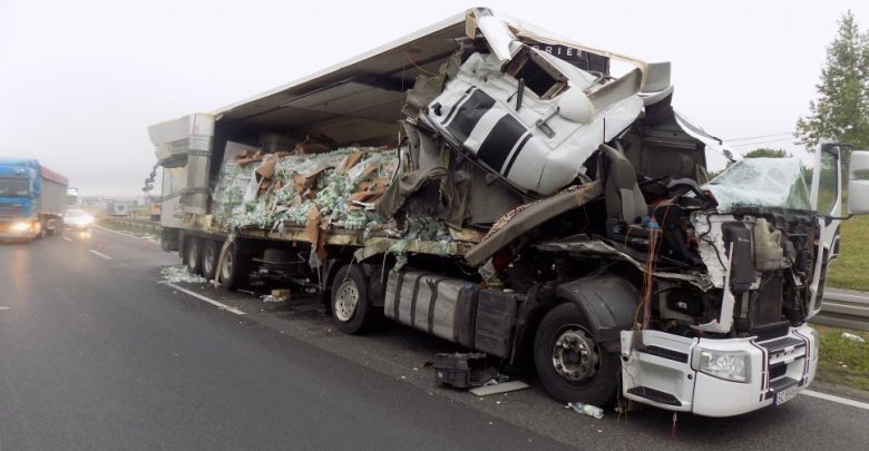Koszmarny wypadek na DK 1. W Markowicach zderzyły się dwie ciężarówki (KPP Myszków)