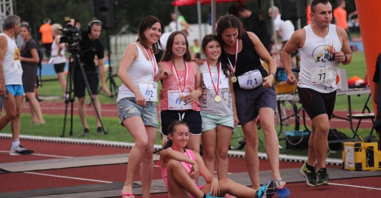 Około 900 osób wzięło udział w IV Rudzkim Półmaratonie Industrialnym. Nie zabrakło świetnych wyników, emocji i medali (fot.UM Ruda Śląska/facebook)