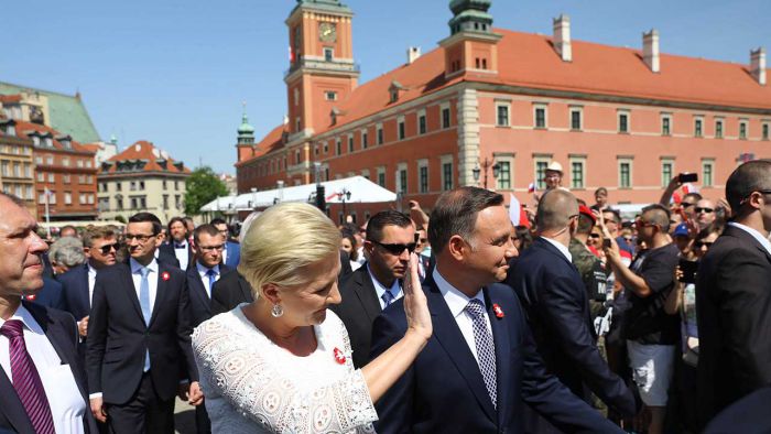 Na dziedzińcu Zamku Królewskim w Warszawie w piątek (13.07) zebrało się Zgromadzenie Narodowe (fot.TVP Info/PAP)