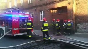 Pożar w Katowicach w dzielnicy Ligota. W ogniu stanęła piwnica jednego z budynków przy ulicy Zgody (fot.Łukasz Malczewski-Jachna)