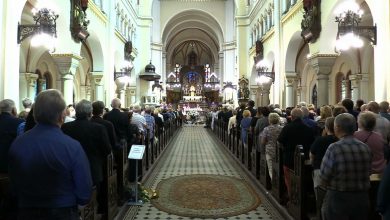 W piątek, 17 sierpnia, na cmentarzu w Katowicach Panewnikach bliscy i przyjaciele pożegnali wybitnego aktora Teatru Ślaskiego w Katowicach - Bernarda Krawczyka