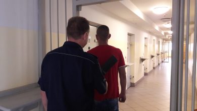 Wyciągnął partnerkę za włosy na podwórko i podpalił. 19-latek z zarzutem usiłowania zabójstwa ze szczególnym okrucieństwem (fot.Policja Łódzka)