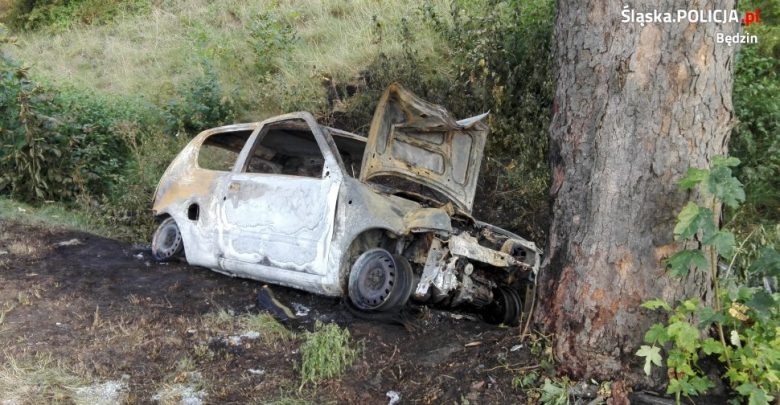 Kierowca spłonął w samochodzie! Makabryczny wypadek w Strzyżowicach pod Będzinem fot.KPP Będzin