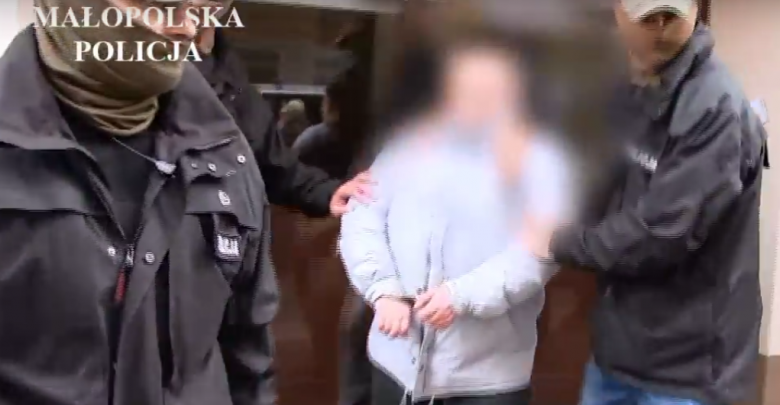 53-letni Robert J. nadal w areszcie. Podejrzany jest o obdarcie ze skóry studentki [WIDEO] (fot. youtube KWP Kraków)
