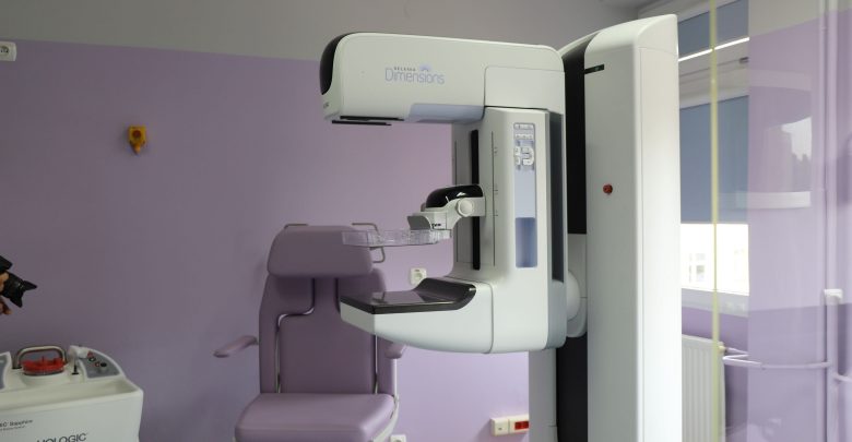 Mammograf dla szpitala w Jaworznie został zakupiony dzięki dotacji z rezerwy celowej budżetu państwa, która wyniosła 1 mln 250 tys. złotych (źr:ŚUW w Katowicach)