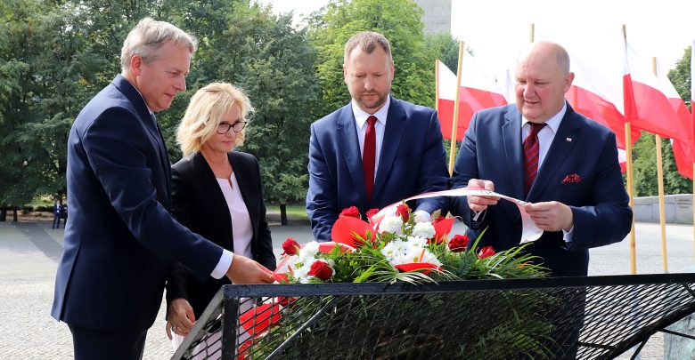 W Katowicach uczczono 99. rocznicę wybuchu I Powstania Śląskiego (fot.ŚUW w Katowicach)