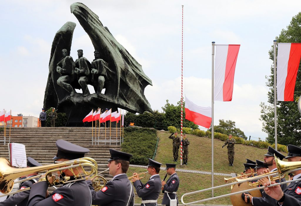 Defilada, kwiaty, pokaz musztry i medale. W Katowicach uczczono Święto Wojska Polskiego (fot.ŚUW)