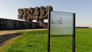 17-latek z Izraela wywołał skandal! Obnażał się na terenie obozu w Majdanku! (fot.facebook.com/Państwowe Muzeum na Majdanku / State Museum at Majdanek)