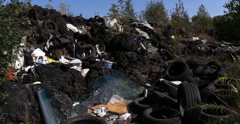 Sosnowiec: Gdzie jest firma, która porzuciła śmieci przy ul.Radocha? Odpadów są tony