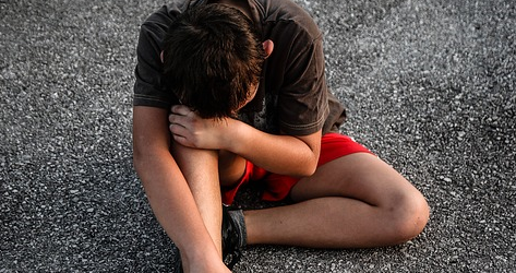 10-latek zgwałcony przez rówieśnika podczas wycieczki szkolnej! Gwałciciel prawdopodobnie pochodził z Syrii (fot. poglądowe pixabay)